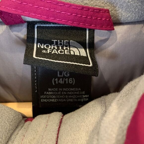 The North Face Kids' Magenta and grey Puffer Jacket size 14/16 large EUC snow - Picture 7 of 14